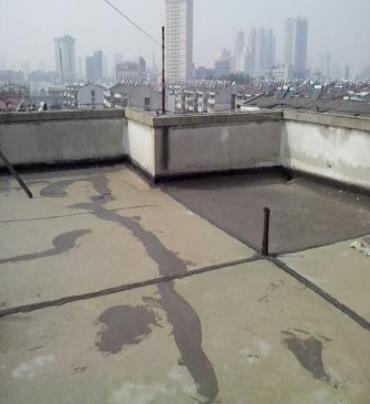 万柏林漏水维修 楼顶漏水是什么原因，楼顶漏水维修方法是什么?